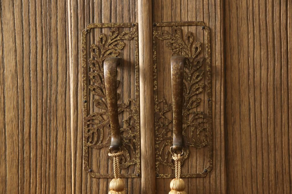 桐箪笥を綺麗に再生!洗浄し、ふさは新しいものに交換。木地色仕上げ。