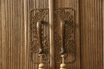 桐箪笥を綺麗に再生!洗浄し、ふさは新しいものに交換。木地色仕上げ。