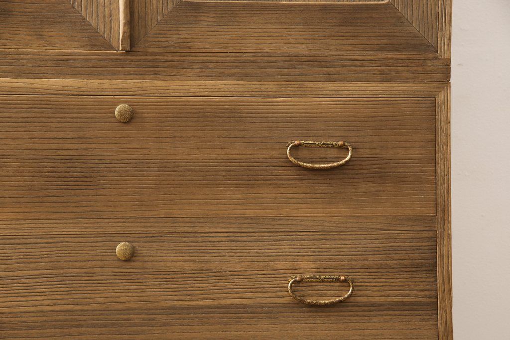 桐箪笥を綺麗に再生!洗浄し、ふさは新しいものに交換。木地色仕上げ。