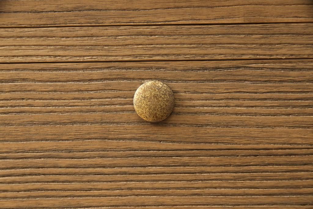 桐箪笥を綺麗に再生!洗浄し、ふさは新しいものに交換。木地色仕上げ。