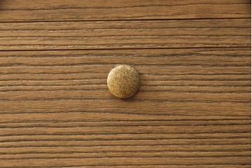 桐箪笥を綺麗に再生!洗浄し、ふさは新しいものに交換。木地色仕上げ。