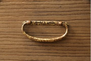 桐箪笥を綺麗に再生!洗浄し、ふさは新しいものに交換。木地色仕上げ。