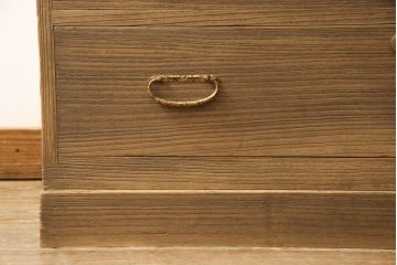 桐箪笥を綺麗に再生!洗浄し、ふさは新しいものに交換。木地色仕上げ。