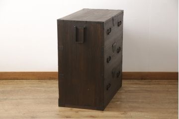 桐箪笥を綺麗に再生!欠損した金具の取り付けと、高品質リペア。チェスナット系で着色仕上げ。