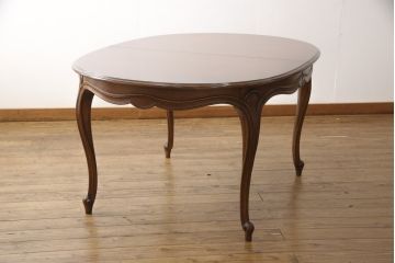 ダイニングテーブルを綺麗に再生!高品質リペアを施し、天板はセラウッド塗装で仕上げ。