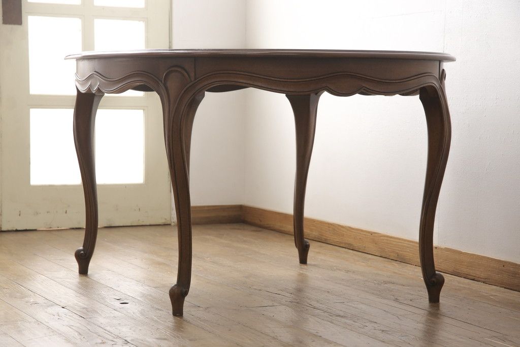 ダイニングテーブルを綺麗に再生!高品質リペアを施し、天板はセラウッド塗装で仕上げ。