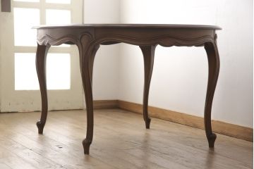 ダイニングテーブルを綺麗に再生!高品質リペアを施し、天板はセラウッド塗装で仕上げ。