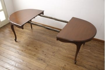 ダイニングテーブルを綺麗に再生!高品質リペアを施し、天板はセラウッド塗装で仕上げ。