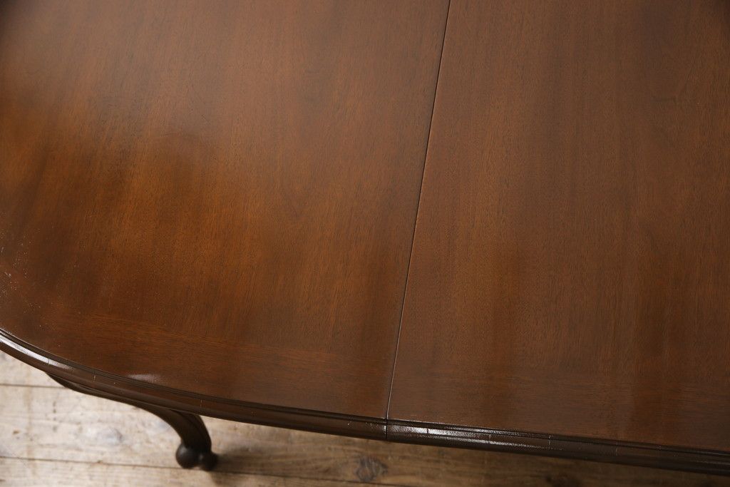 ダイニングテーブルを綺麗に再生!高品質リペアを施し、天板はセラウッド塗装で仕上げ。