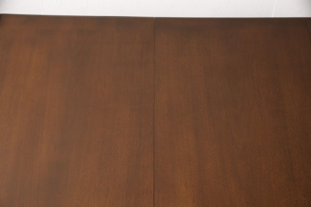 ダイニングテーブルを綺麗に再生!高品質リペアを施し、天板はセラウッド塗装で仕上げ。