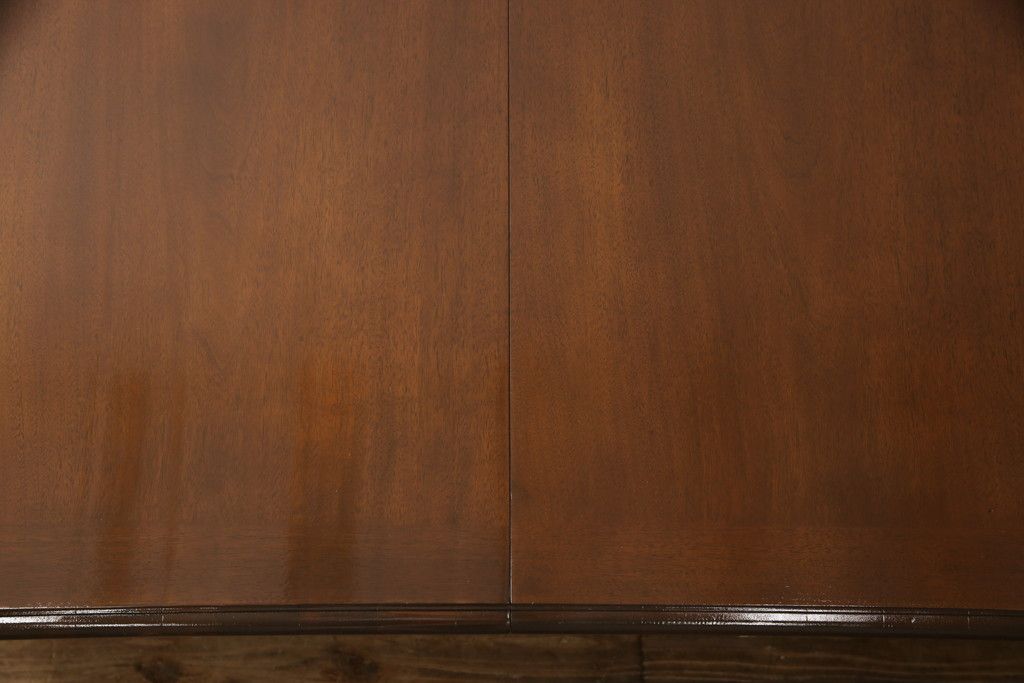 ダイニングテーブルを綺麗に再生!高品質リペアを施し、天板はセラウッド塗装で仕上げ。