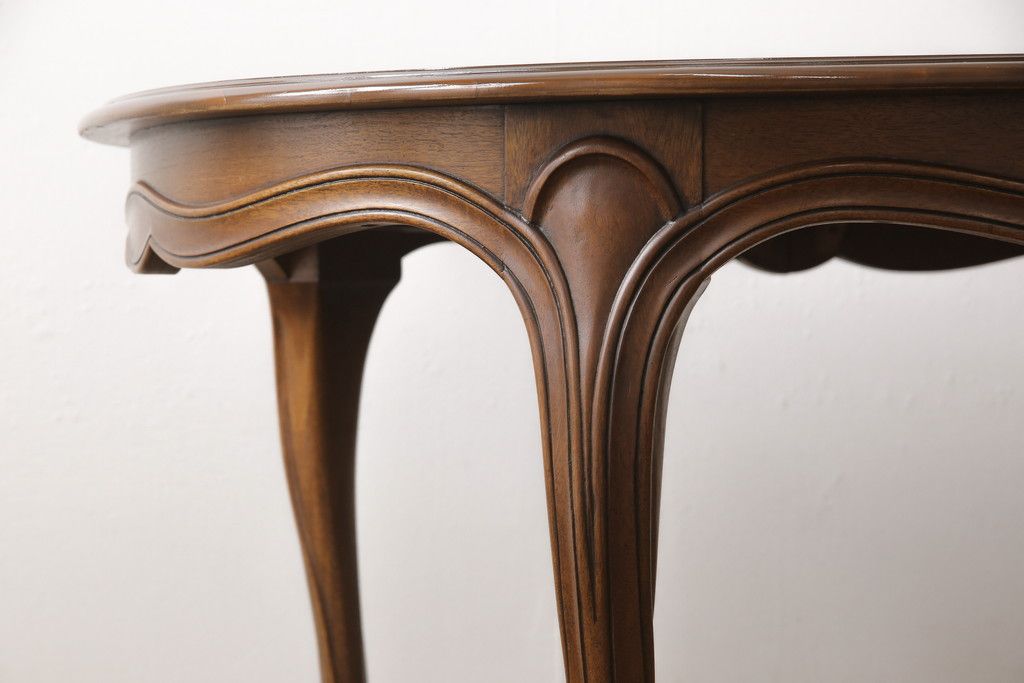 ダイニングテーブルを綺麗に再生!高品質リペアを施し、天板はセラウッド塗装で仕上げ。