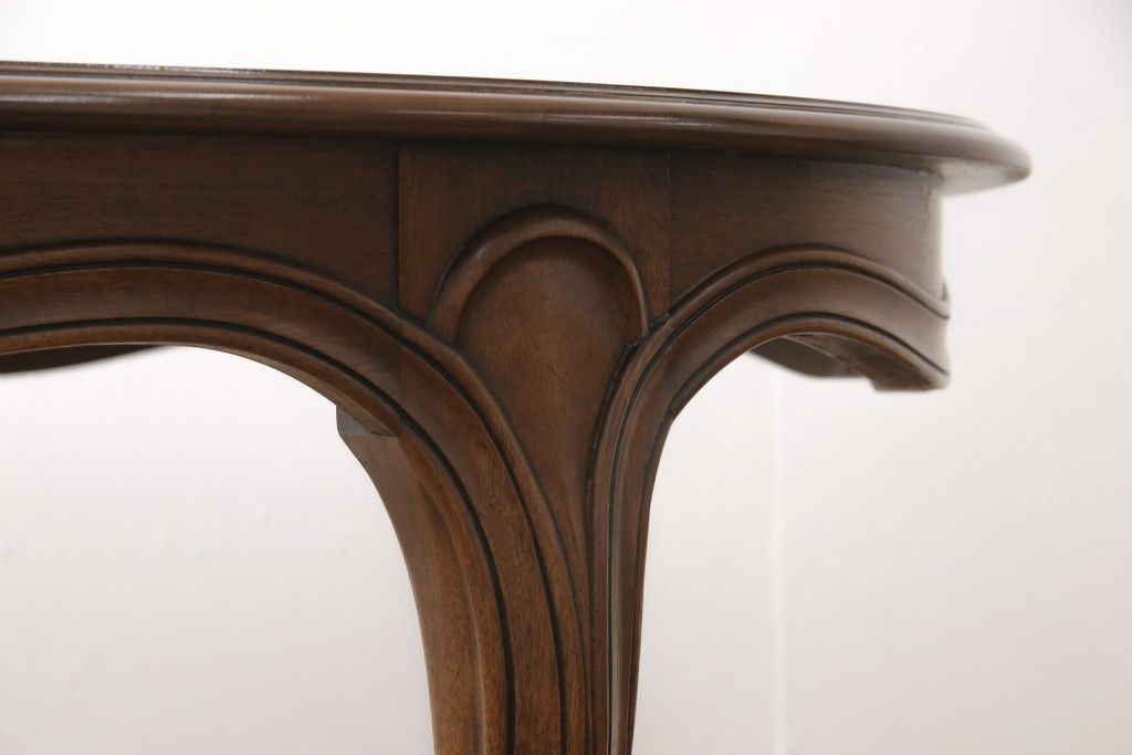 ダイニングテーブルを綺麗に再生!高品質リペアを施し、天板はセラウッド塗装で仕上げ。