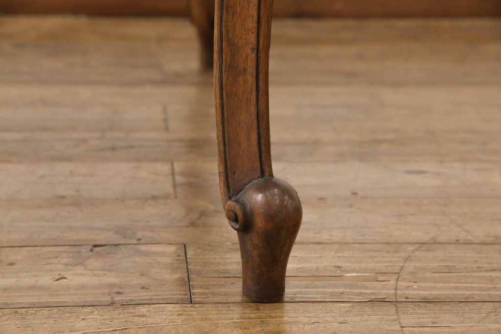 ダイニングテーブルを綺麗に再生!高品質リペアを施し、天板はセラウッド塗装で仕上げ。