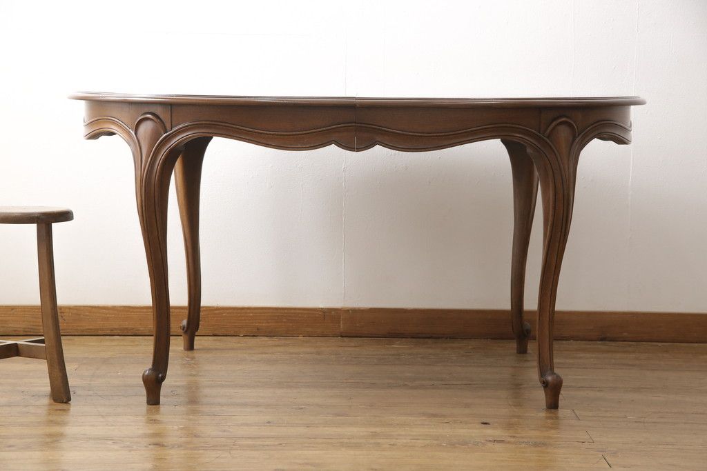 ダイニングテーブルを綺麗に再生!高品質リペアを施し、天板はセラウッド塗装で仕上げ。