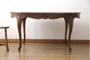 ダイニングテーブルを綺麗に再生!高品質リペアを施し、天板はセラウッド塗装で仕上げ。