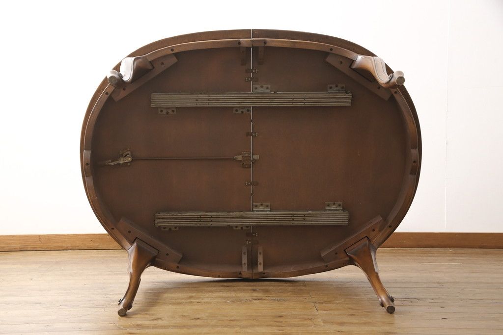 ダイニングテーブルを綺麗に再生!高品質リペアを施し、天板はセラウッド塗装で仕上げ。