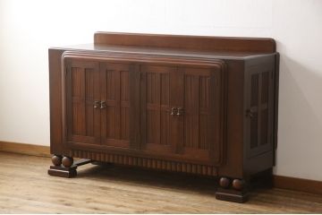 サイドボードを綺麗に再生!高品質リペアを施し、角の欠けは穴埋め、内部の引き出し上部の板を固定。元の色味に合わせて着色仕上げ。