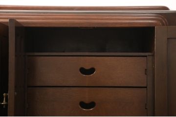 サイドボードを綺麗に再生!高品質リペアを施し、角の欠けは穴埋め、内部の引き出し上部の板を固定。元の色味に合わせて着色仕上げ。