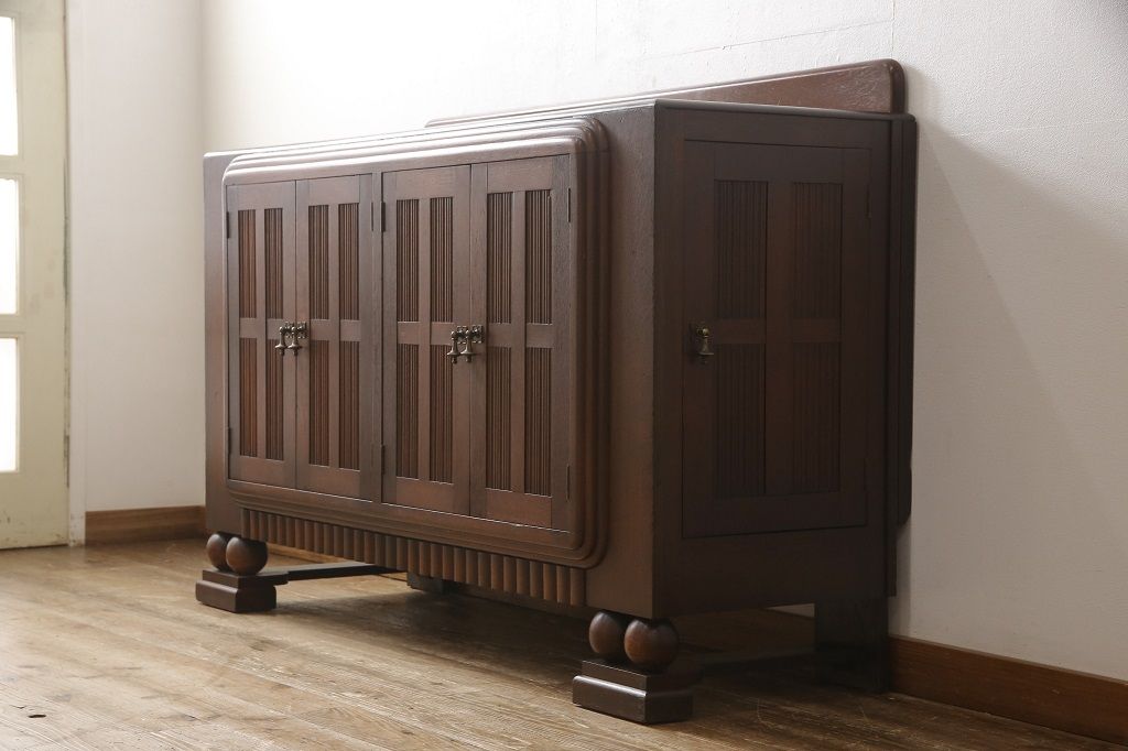 サイドボードを綺麗に再生!高品質リペアを施し、角の欠けは穴埋め、内部の引き出し上部の板を固定。元の色味に合わせて着色仕上げ。