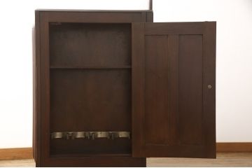 サイドボードを綺麗に再生!高品質リペアを施し、角の欠けは穴埋め、内部の引き出し上部の板を固定。元の色味に合わせて着色仕上げ。