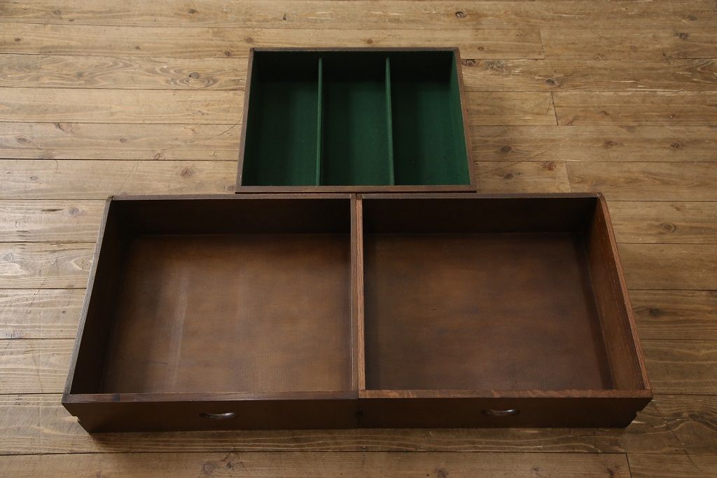 サイドボードを綺麗に再生!高品質リペアを施し、角の欠けは穴埋め、内部の引き出し上部の板を固定。元の色味に合わせて着色仕上げ。