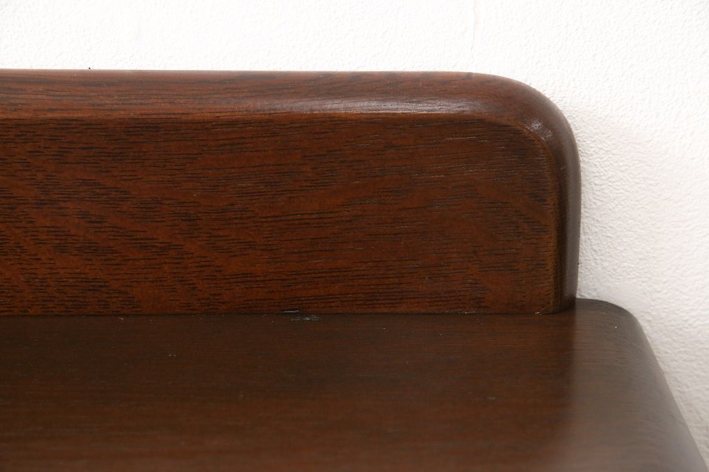 サイドボードを綺麗に再生!高品質リペアを施し、角の欠けは穴埋め、内部の引き出し上部の板を固定。元の色味に合わせて着色仕上げ。