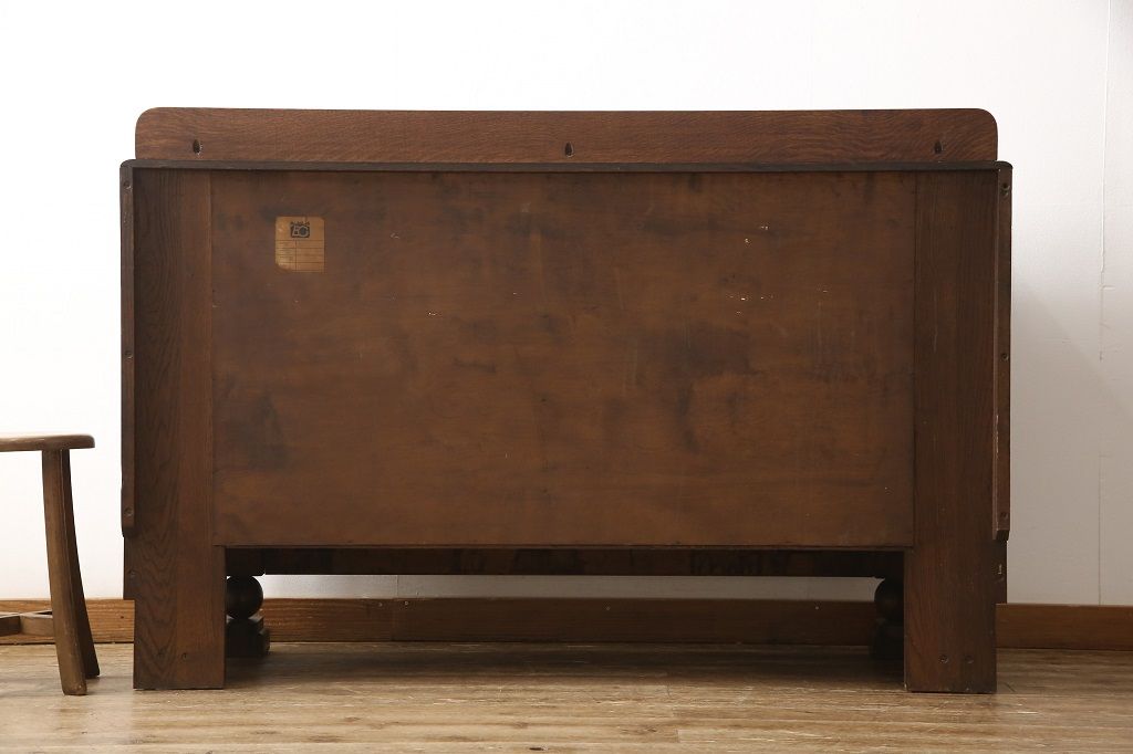 サイドボードを綺麗に再生!高品質リペアを施し、角の欠けは穴埋め、内部の引き出し上部の板を固定。元の色味に合わせて着色仕上げ。