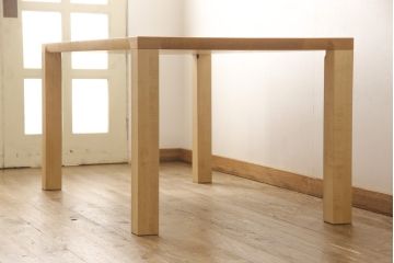 ダイニングテーブルをストリップド加工してリメイク!現状の塗膜、着色料を剥離し、ワックス仕上げ。