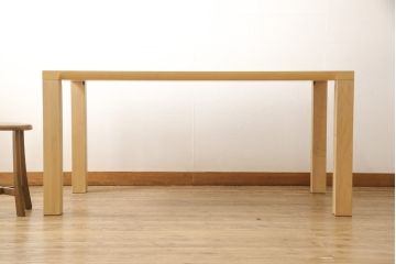 ダイニングテーブルをストリップド加工してリメイク!現状の塗膜、着色料を剥離し、ワックス仕上げ。