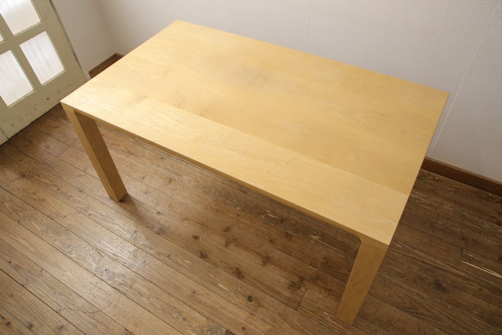 ダイニングテーブルをストリップド加工してリメイク!現状の塗膜、着色料を剥離し、ワックス仕上げ。