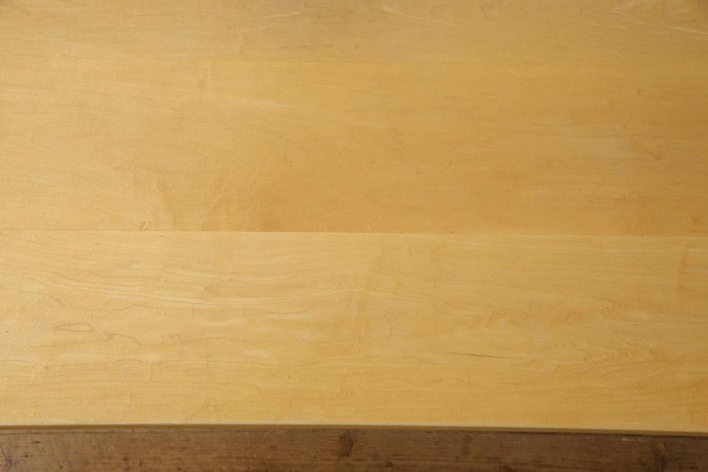 ダイニングテーブルをストリップド加工してリメイク!現状の塗膜、着色料を剥離し、ワックス仕上げ。