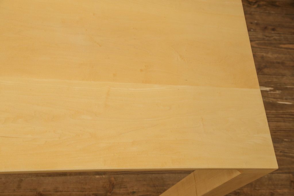 ダイニングテーブルをストリップド加工してリメイク!現状の塗膜、着色料を剥離し、ワックス仕上げ。