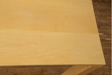 ダイニングテーブルをストリップド加工してリメイク!現状の塗膜、着色料を剥離し、ワックス仕上げ。