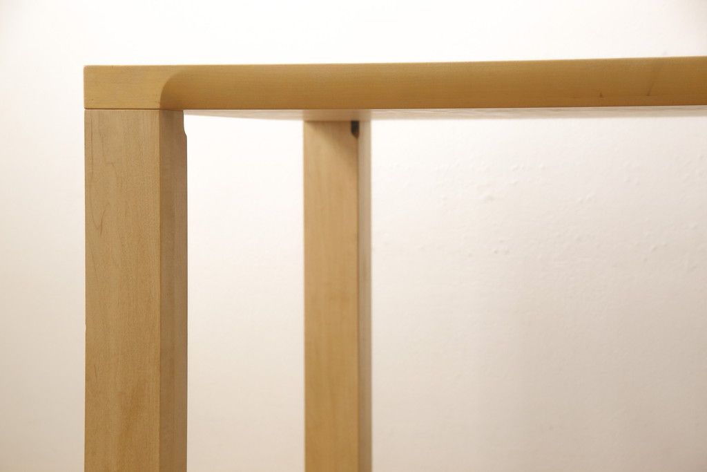 ダイニングテーブルをストリップド加工してリメイク!現状の塗膜、着色料を剥離し、ワックス仕上げ。