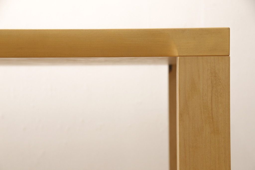 ダイニングテーブルをストリップド加工してリメイク!現状の塗膜、着色料を剥離し、ワックス仕上げ。