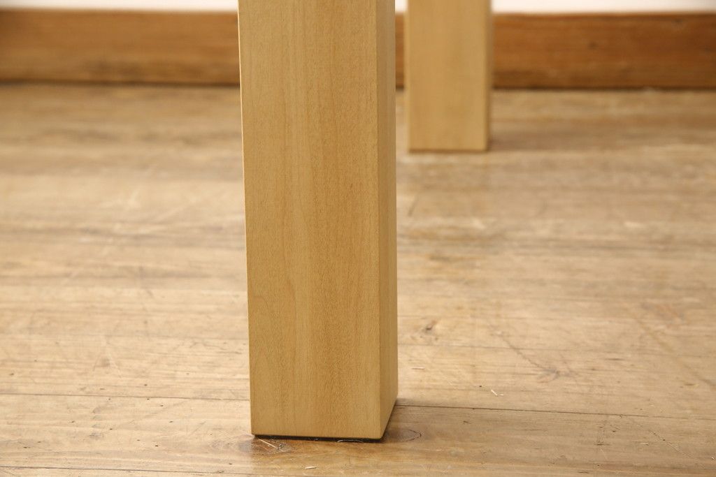 ダイニングテーブルをストリップド加工してリメイク!現状の塗膜、着色料を剥離し、ワックス仕上げ。