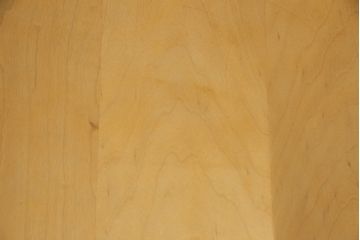 ダイニングチェア4脚をストリップド加工してリメイク!1脚の背もたれの耳をカットし、すべての椅子の座面前方を丸く面取り。現状の塗膜、着色料を剥離し、ワックス仕上げ。