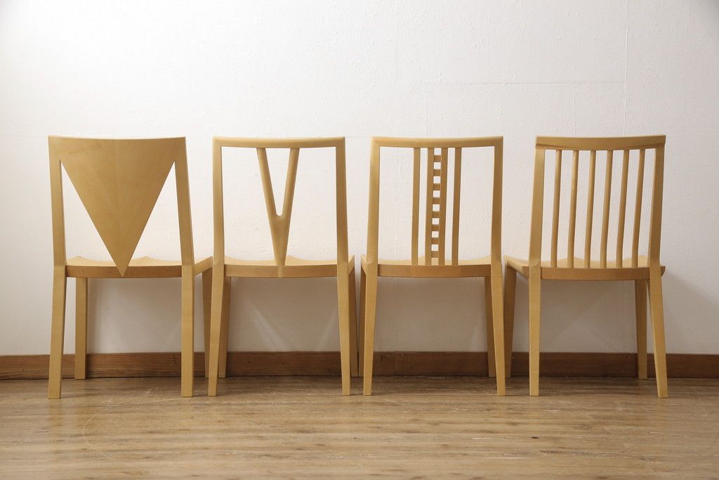 ダイニングチェア4脚をストリップド加工してリメイク!1脚の背もたれの耳をカットし、すべての椅子の座面前方を丸く面取り。現状の塗膜、着色料を剥離し、ワックス仕上げ。