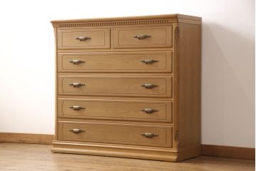 整理箪笥を小さくリメイク!奥行きをカットして、天板を固定。本体の色味に合わせて仕上げ。