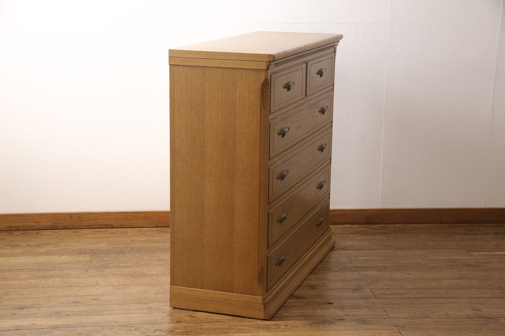 整理箪笥を小さくリメイク!奥行きをカットして、天板を固定。本体の色味に合わせて仕上げ。