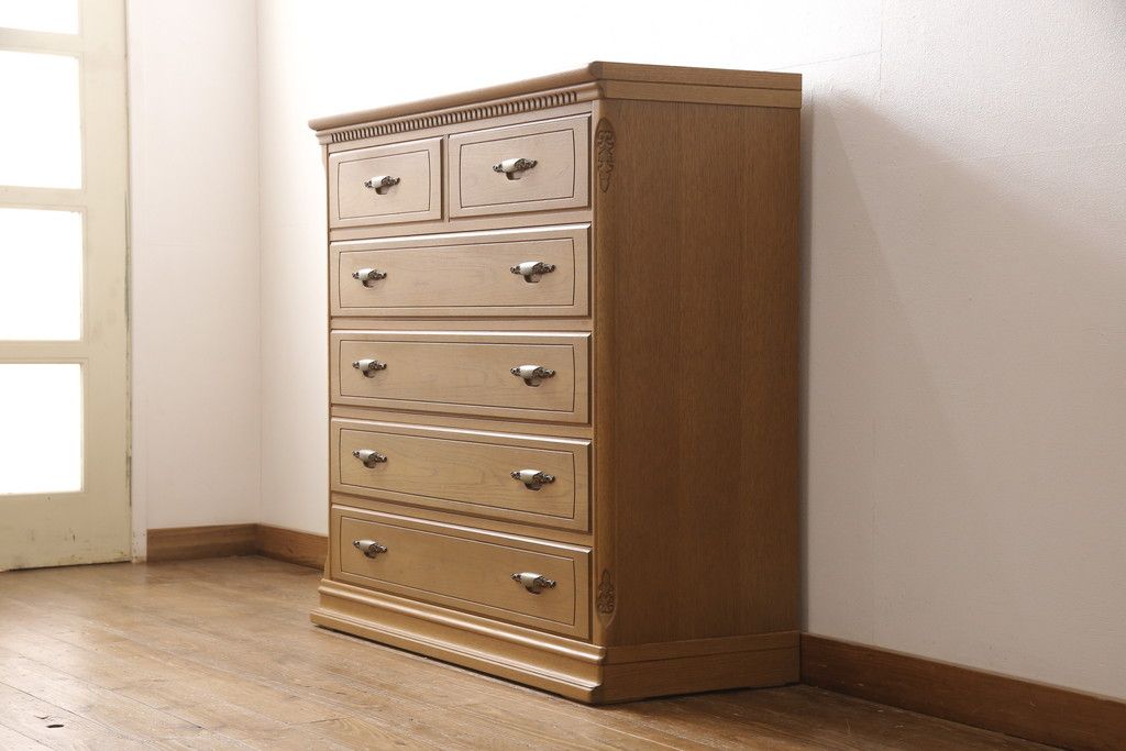 整理箪笥を小さくリメイク!奥行きをカットして、天板を固定。本体の色味に合わせて仕上げ。