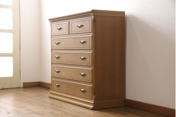 整理箪笥を小さくリメイク!奥行きをカットして、天板を固定。本体の色味に合わせて仕上げ。