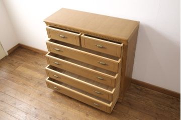 整理箪笥を小さくリメイク!奥行きをカットして、天板を固定。本体の色味に合わせて仕上げ。