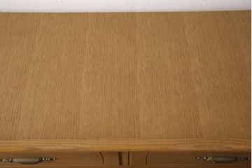 整理箪笥を小さくリメイク!奥行きをカットして、天板を固定。本体の色味に合わせて仕上げ。