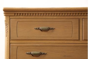 整理箪笥を小さくリメイク!奥行きをカットして、天板を固定。本体の色味に合わせて仕上げ。