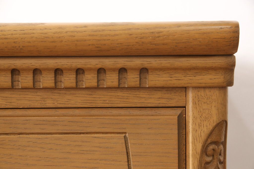 整理箪笥を小さくリメイク!奥行きをカットして、天板を固定。本体の色味に合わせて仕上げ。