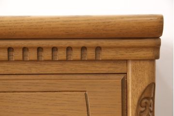 整理箪笥を小さくリメイク!奥行きをカットして、天板を固定。本体の色味に合わせて仕上げ。