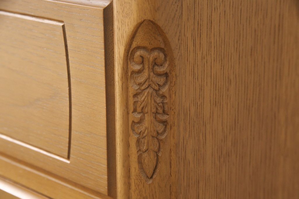 整理箪笥を小さくリメイク!奥行きをカットして、天板を固定。本体の色味に合わせて仕上げ。