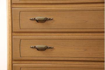 整理箪笥を小さくリメイク!奥行きをカットして、天板を固定。本体の色味に合わせて仕上げ。